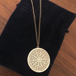 Gold Tone Circle Pendant Necklace