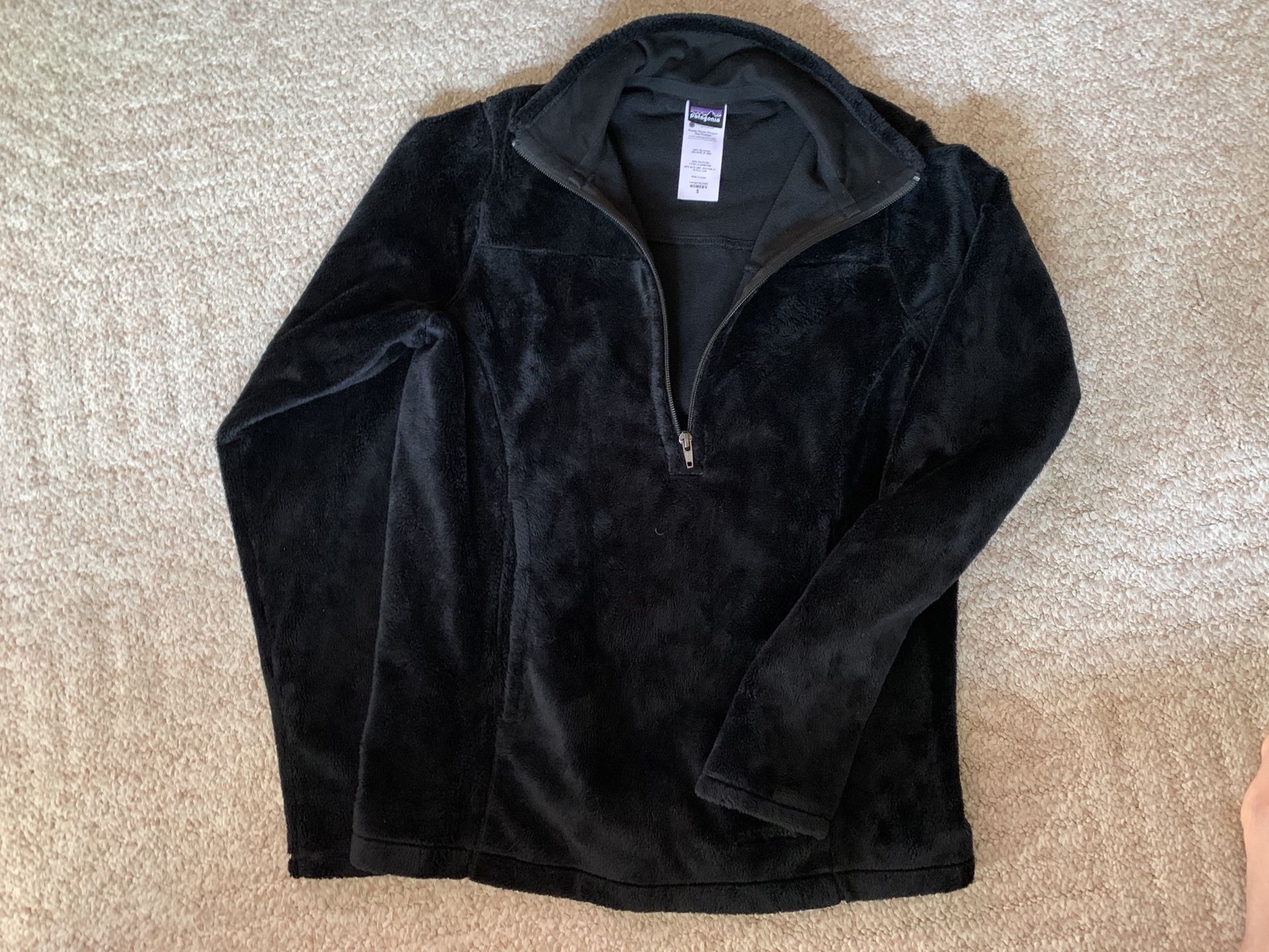 Women’s Patagonia zip up jacket/ sweatshirt size small