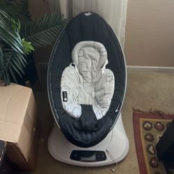 4 Moms Swing