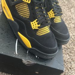Jordan 4 (Thunders)