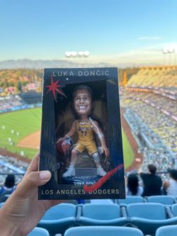 Luka doncic dodgers bobbelehad