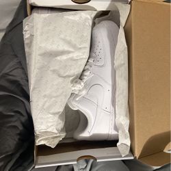 BRAND NEW air Force One women’s Sz 9 NEVER BEEN WORN !!