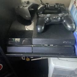 Ps4  , 4 Games , Head Set , Two Controls