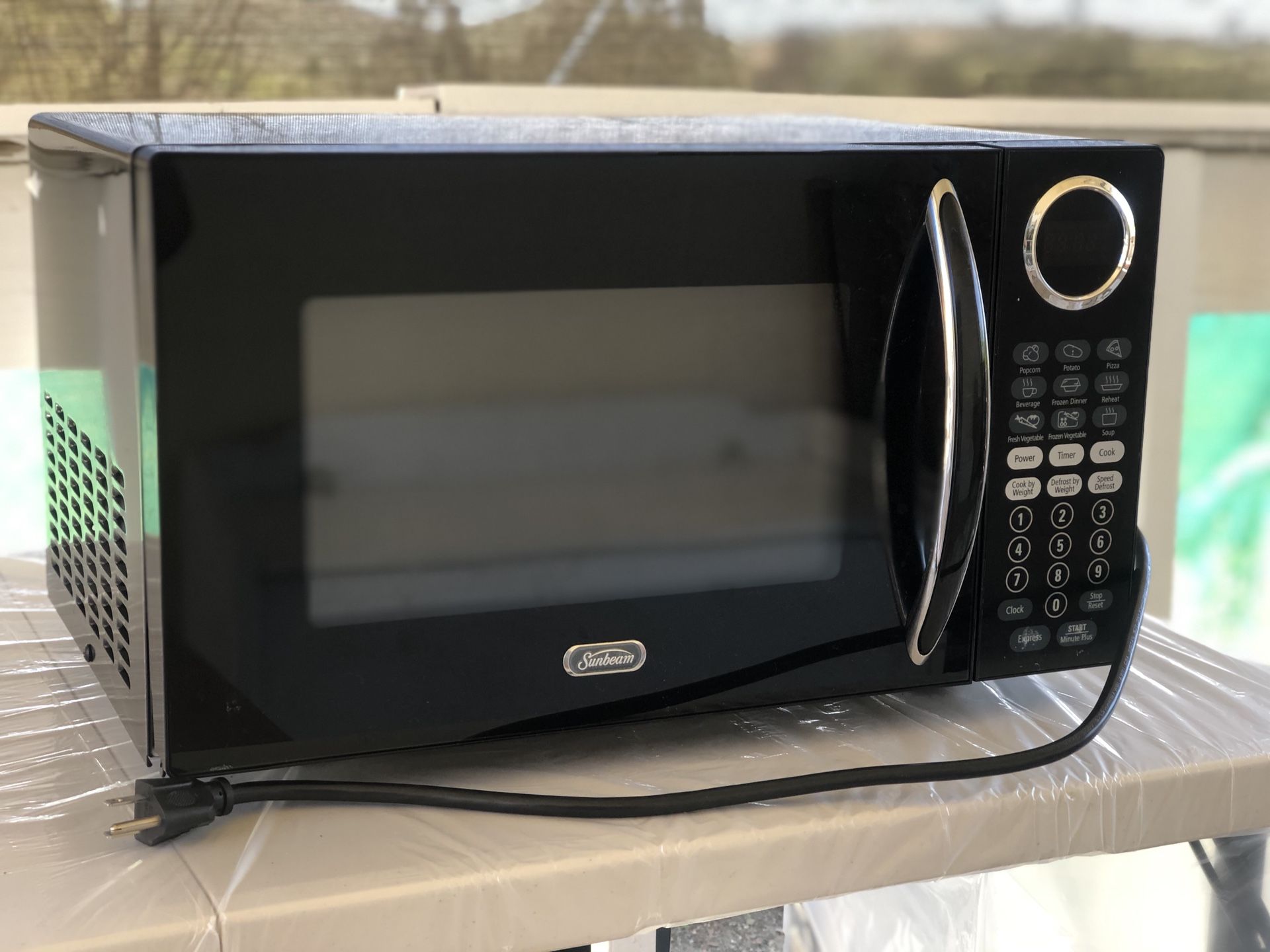 Sunbeam Microwave for Sale in Wildomar, CA OfferUp