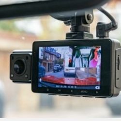 BRAND NEW IN BOX.. DASHCAM CAMERA.& RECORDING...GREAT FOR WHEN U ON THE ROAD..👀ti