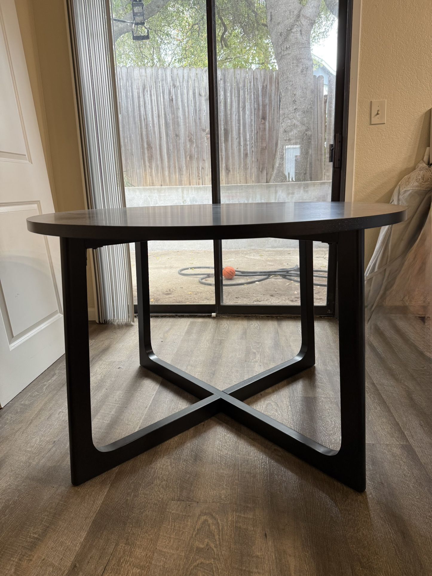 Walker Edison Round Dining Table - Black