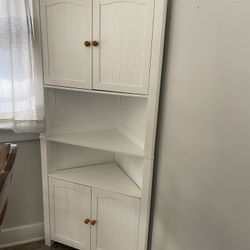 Corner Hutch 