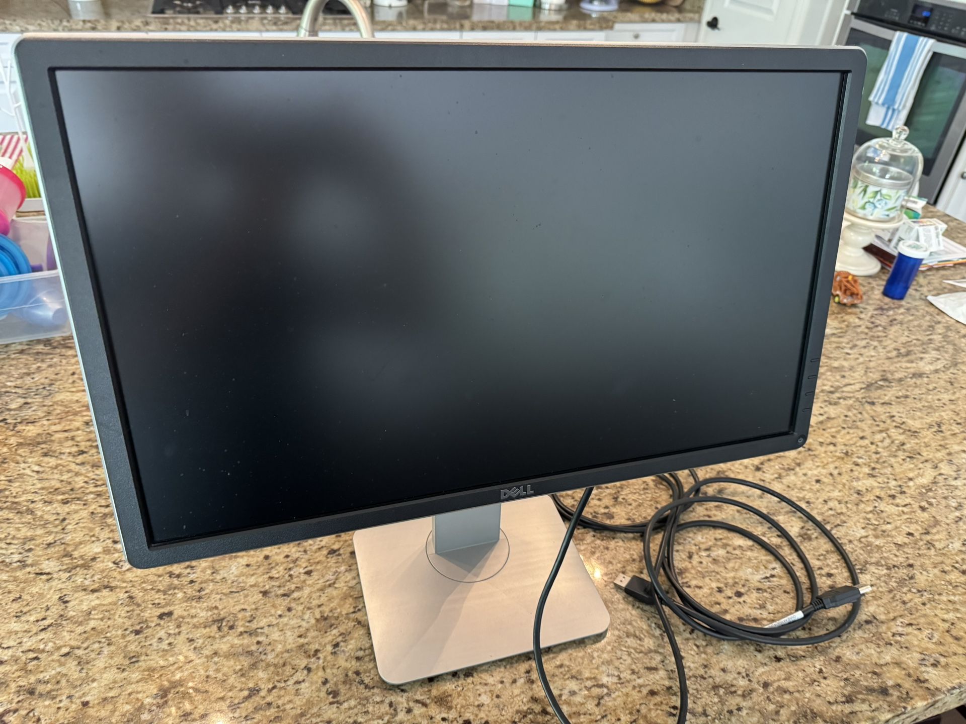 Dell 24 Inch Computer Monitor With Power And Display Cables Adjustable Height