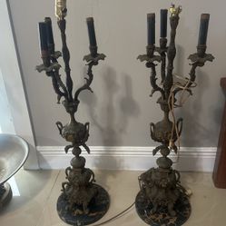 Juego De Candelabras De Bronze