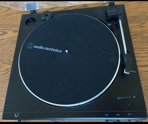 Audio-Technica AT-LP60X Black Automatic Belt-Drive Turntable 33/45 RCA Out