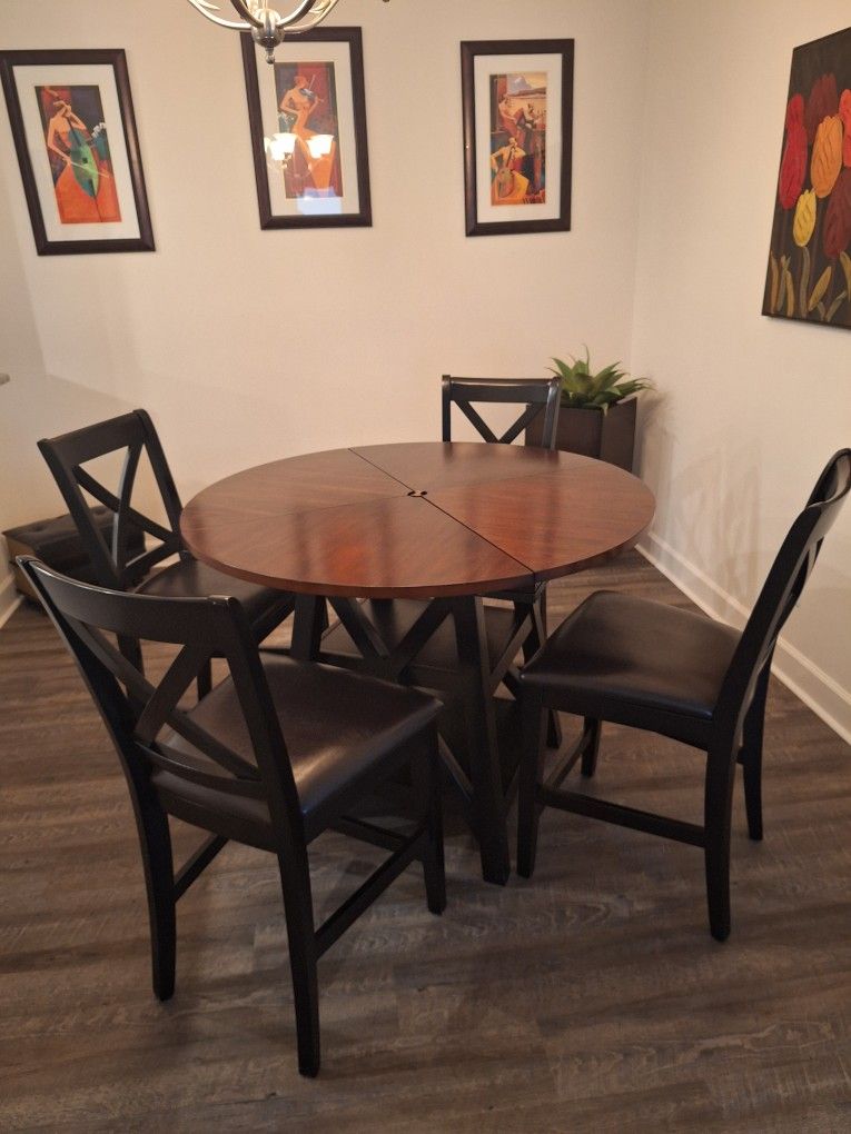 Hard Wood Kitchen/Dinning Room Set