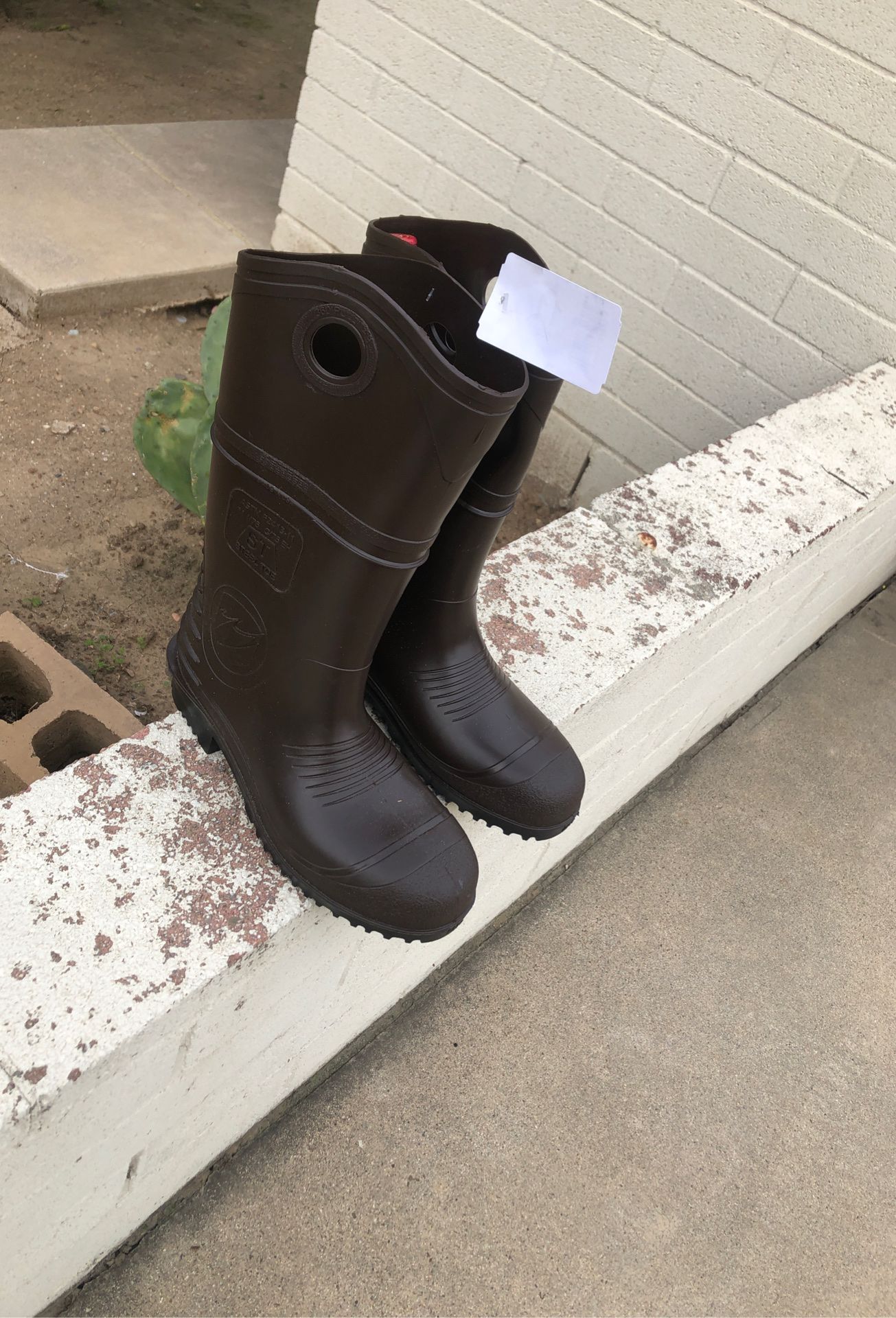 Steel toe rain boots