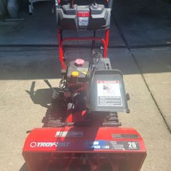 Troy-Bilt Storm Tracker 2690 Snowblower