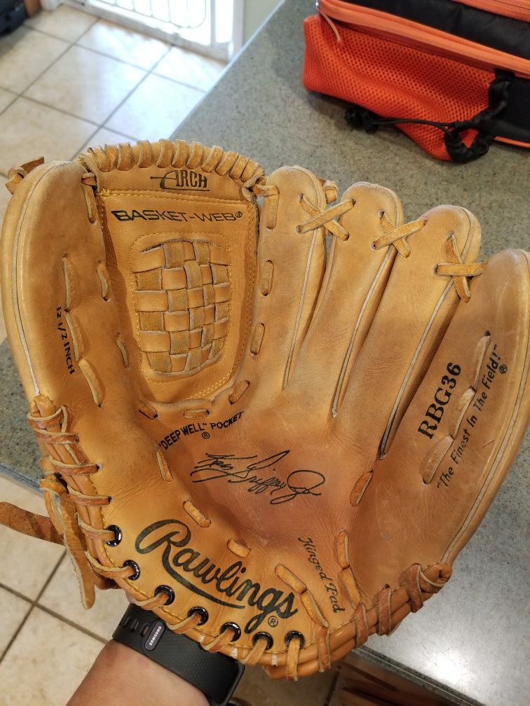 12.5" Rawlings baseball softball glove broken in