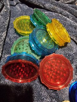 Lot Of Plastic Weed Grinders (7 Piece)