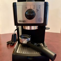 DeLonghi Espresso and Cappuccino Machine 