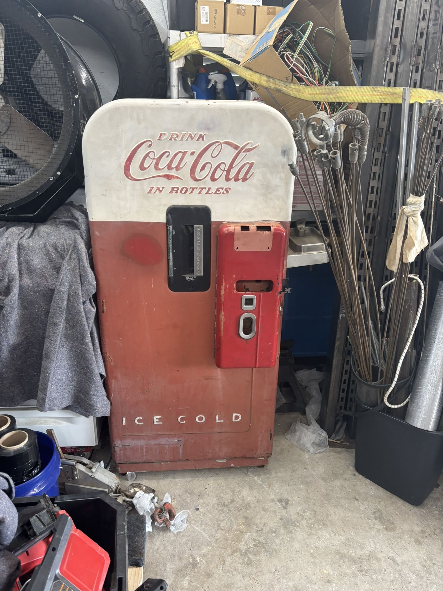 Rare Vintage Coca-Cola Vending Machine – Complete, Unrestored, w/ Side Fountain! Don’t miss this piece of Coke history – priced to sell fast!