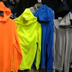 LONG  SLEEVE T-SHIRT WITH HOODIE