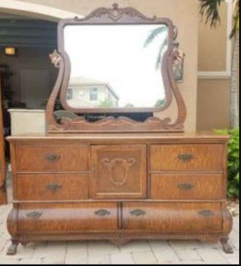Beautiful Pulaski Furniture Tiger Zebra Wood Claw Foot Dresser With Mirror