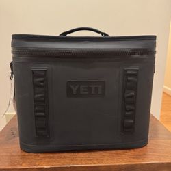 Yeti Hopper Flip 18 Soft Sided Cooler Black NEW