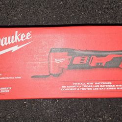 Milwaukee
M18 18V Lithium-Ion Cordless Oscillating Multi-Tool (Tool-Only)