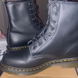 women’s size 9 doc martens