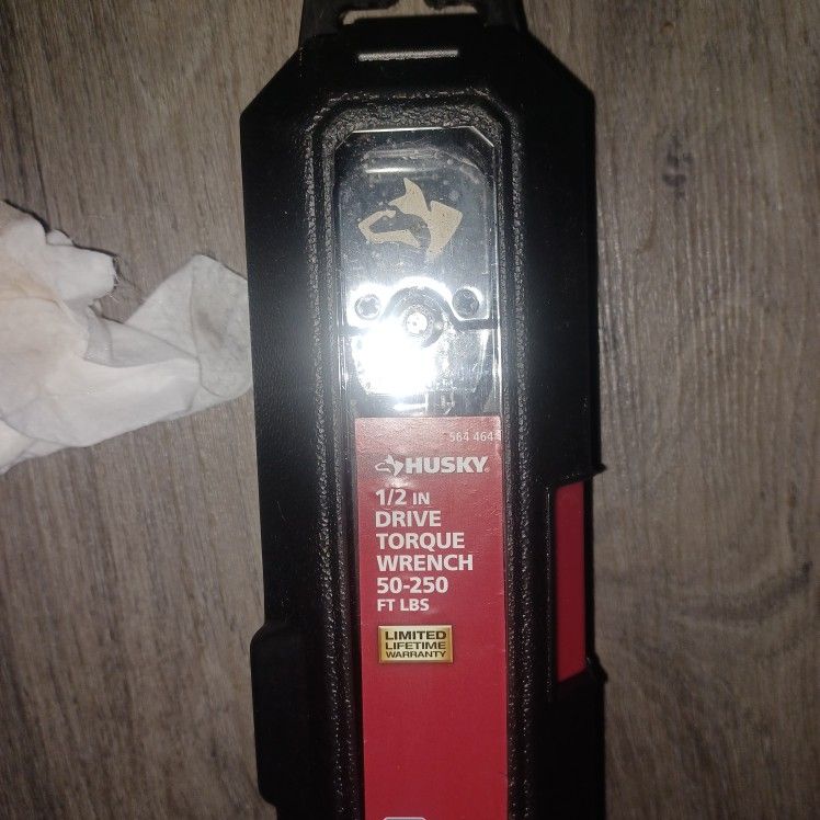 Husky 1/2 In Drive Torque Wrench 50 - 250 Ft Lbs