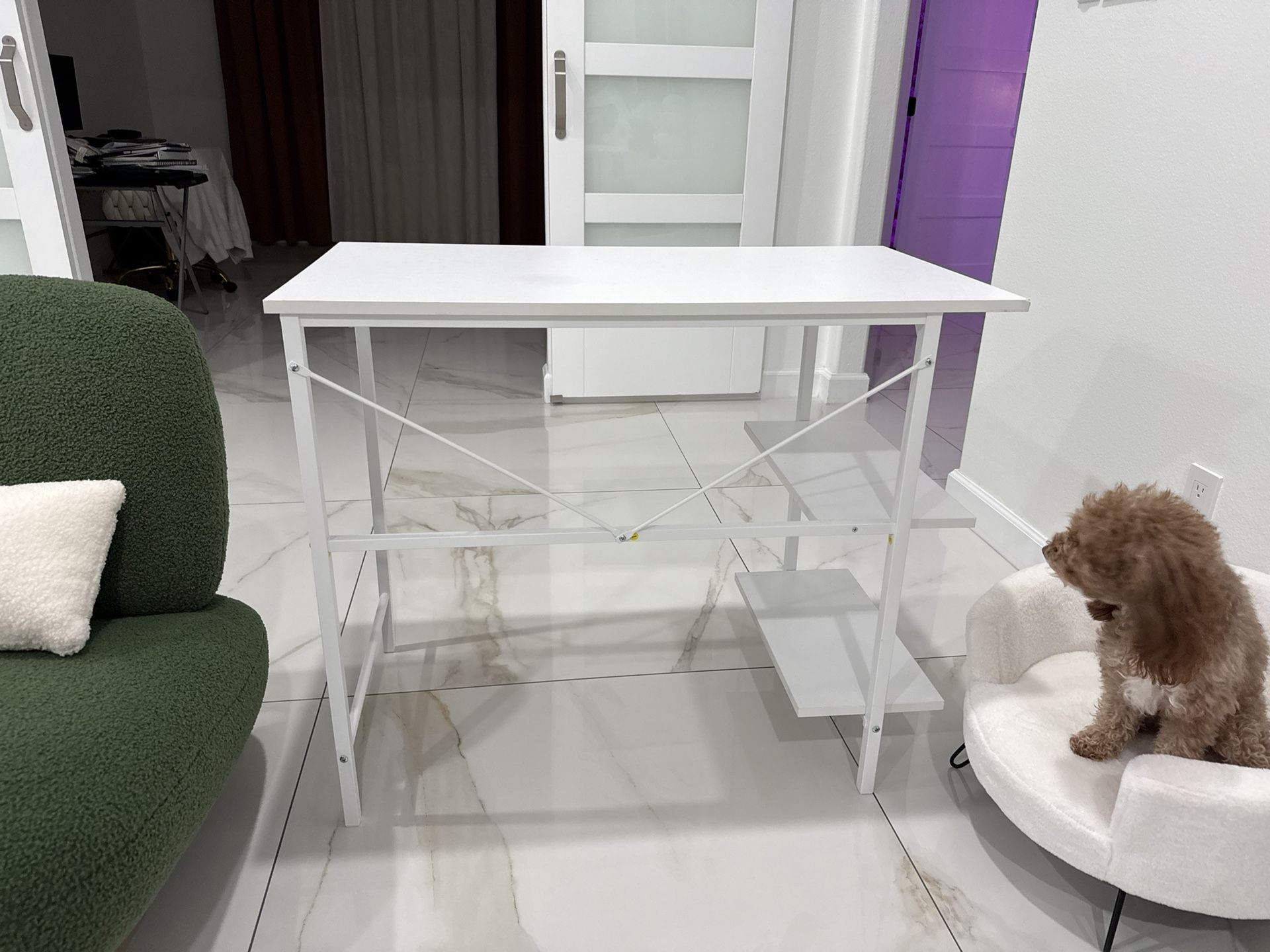 $40 Small Desk Very Cute $40 Like New