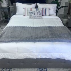 Queen Size Bed. Four Storage Drawers Under Mattress. Brand new bed Frame. Hablo Español Y Hago Entrego