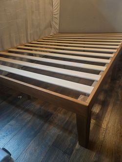 Barely used queen/frame