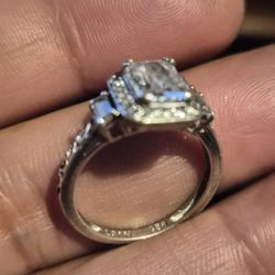 White Silver Elegant Cubic Zircunia Engagement RING 