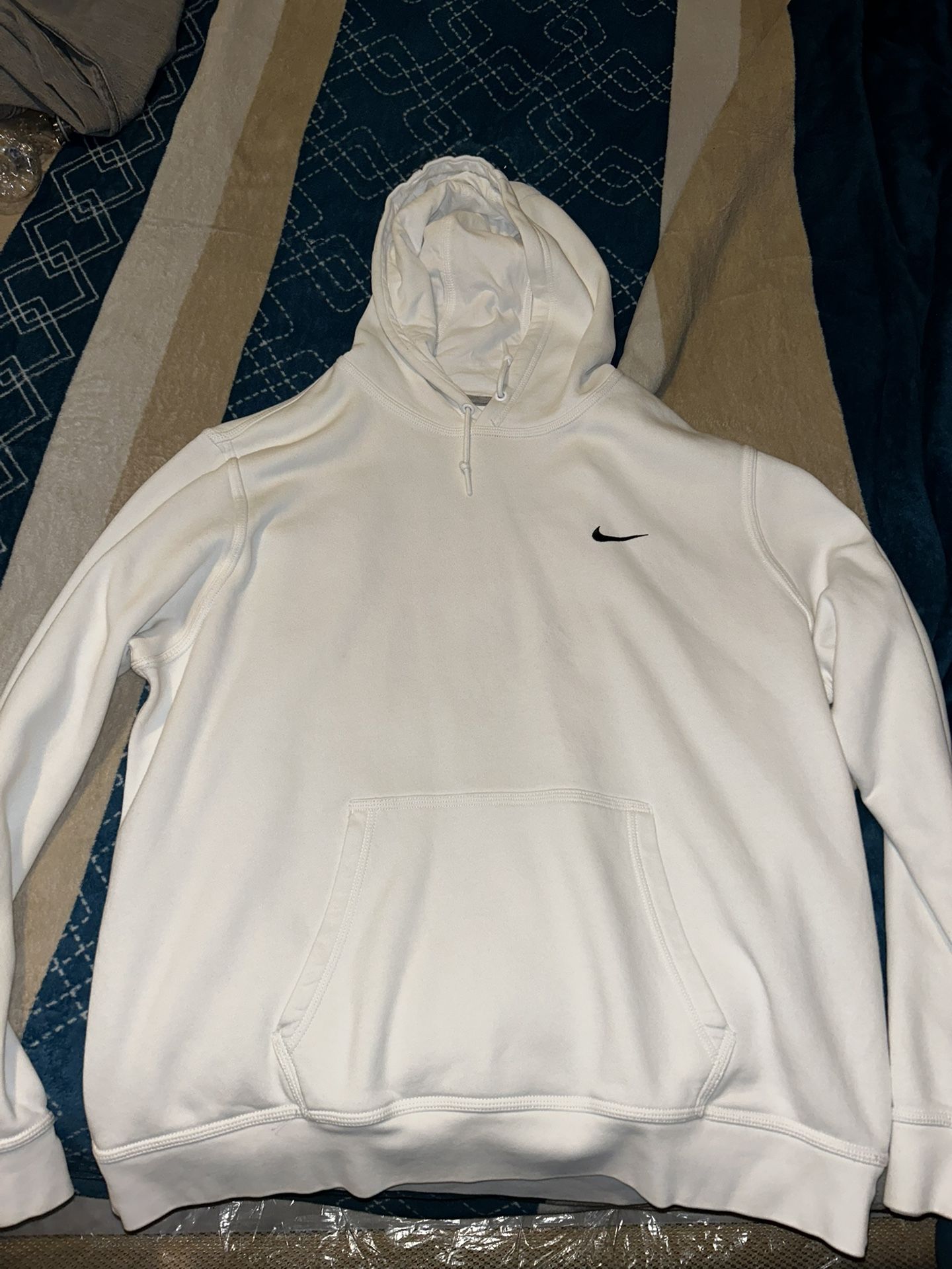 White Nike Hoodie XXL
