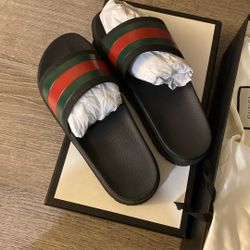 $250 GUCCI SLIDES/FLIP FLOP V2 Size 9 $250