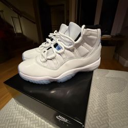 Jordan 11 Legend blue Size 8.5
