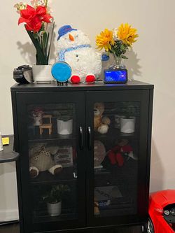 2 Books/Decorative Stands