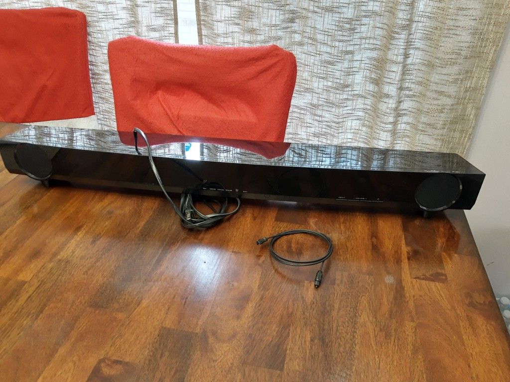 Yamaha ATS-1010 Soundbar New Condition with the optic cable