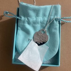 Tiffany & Co Return To Tiffany Etched Heart Arrow Necklace