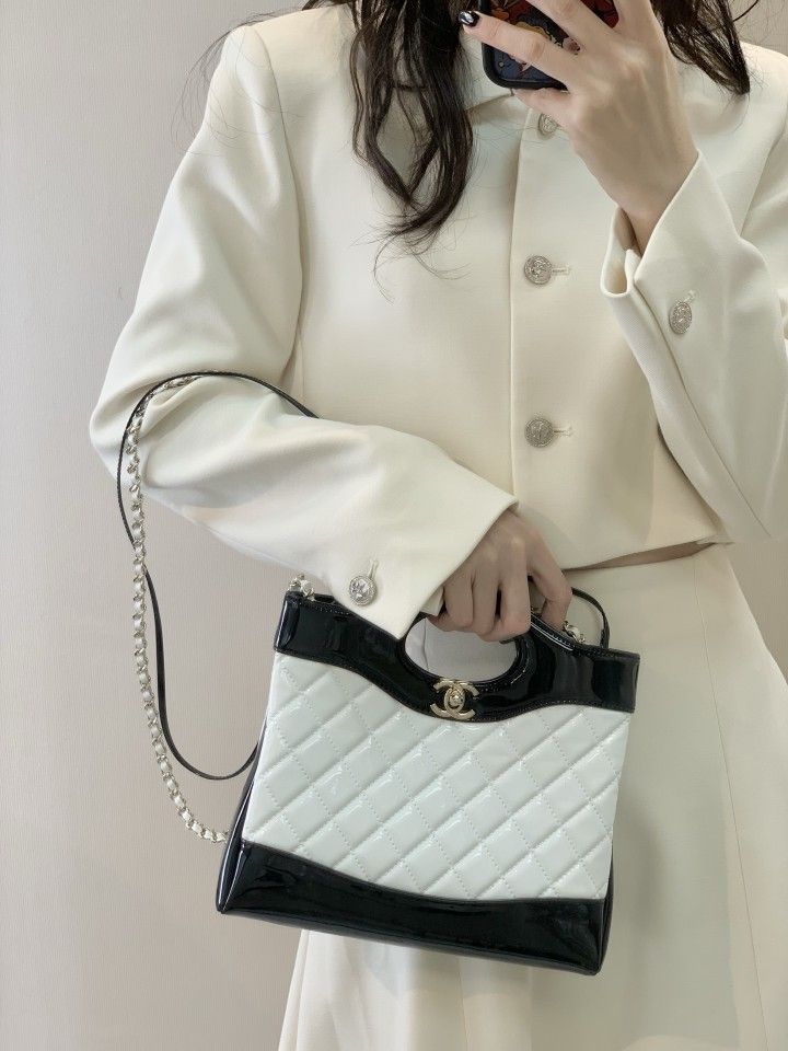 60% discount off! CHANEL shoulder bags(4133)