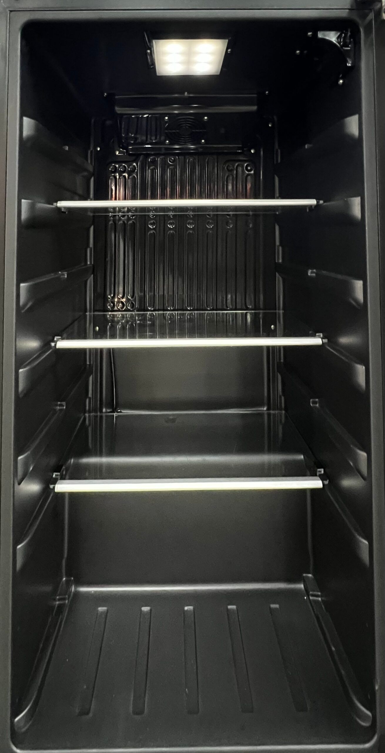 SUMMIT Refrigerator Mini Fridge FF195IF 01720 .