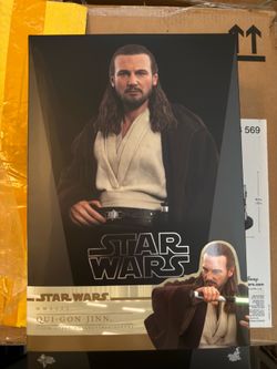 Star Wars hot toys Qui-gon jinn sixth scale figure