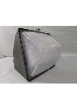 NIB Utilitech 100-Watt Wall Mounted Security Light Non-LED 44125
