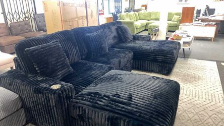 New Comfy Large Modular Sectional Couch with USB! Cup Holders and Ottoman! Free Delivery 🚚!