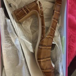 This is a Vince Camuto Hamden Croco Leather Slingback Pump. Size9M