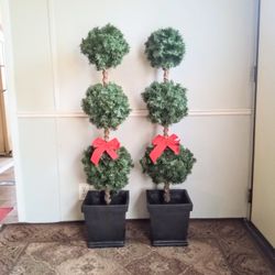 "PAIR" OF 4 FT. "3" SPHERE ARTIFICIAL TOPIARY TREES/ CHRISTMAS DECORATIONS 