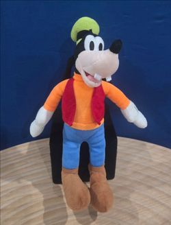 Disney Classic Goofy 11" Plush