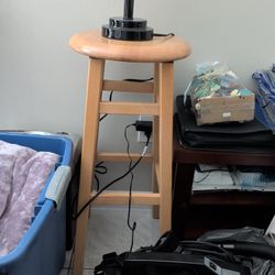 Heavy Duty Solid Wood Bar Stool With Spinning Seat 