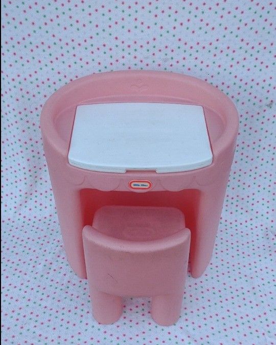 Little Tikes Pink Vanity Salon Desk & Pink Chunky Chair