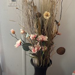 Flower Vase With Dry Flowers 
