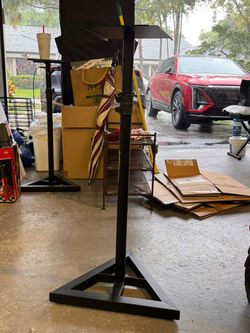 2 Speaker Stands