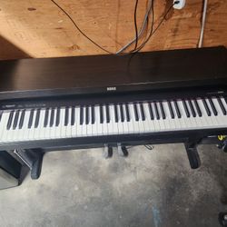 KORG Concert 600 Digital Piano 